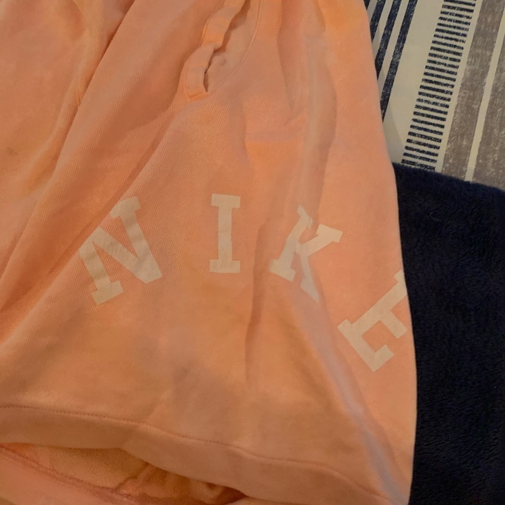 Nike French Cotton Athletic Shorts L peach in color & great style and fit.🏀👟